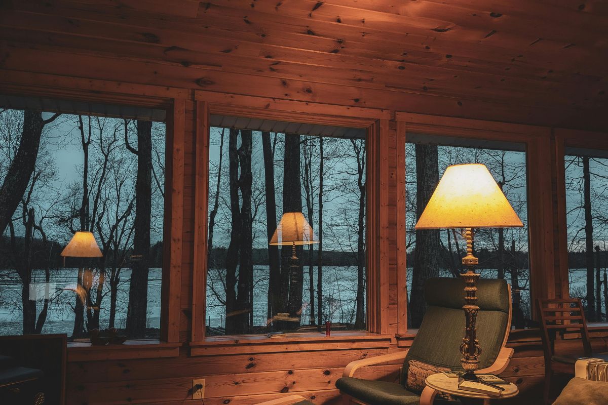 Hva kjennetegner god belysning på hytta?