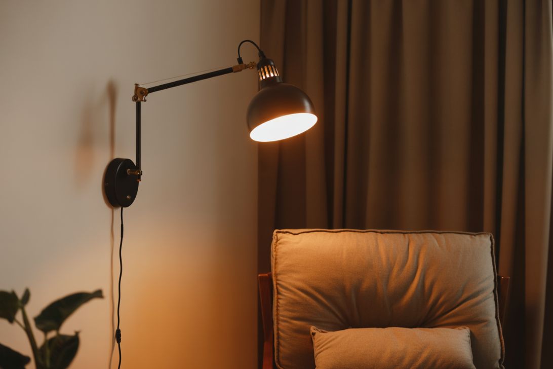 Vegg-montert Leslampe