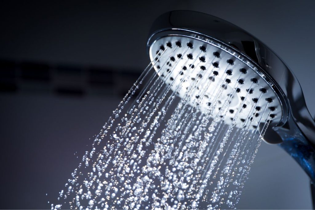 hvor mange liter vann bruker man på en dusj (1)
